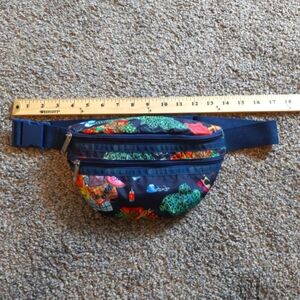 LeSportsac Crossbody Belt Bag Bum Bag Beach Summer Picnic Scene Euc